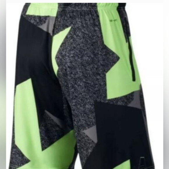 Nike | Dry Fit Black Green Shorts - Picture 8 of 9